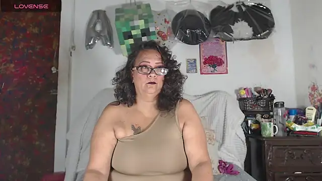 Snapshot of BiirdyDavis chatting on 10-29-25, 10:50 BiirdyDavis online show from 10-29-25, 10:50