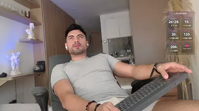 Snapshot of bradley_muscle chatting on 03-20-25, 01:37 bradley muscle online show from 03-20-25, 01:37