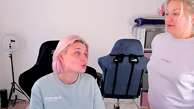 hotblonds online show from 10-12-25, 10:58