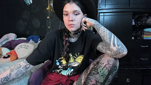 Lilmarieee online show from 11-19-25, 09:37