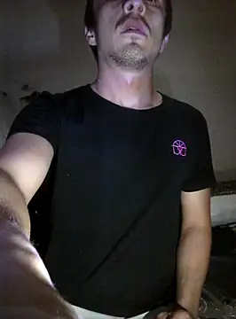 Snapshot of landy20cm chatting on 02-05-25, 08:21 landy20cm online show from 02-05-25, 08:21