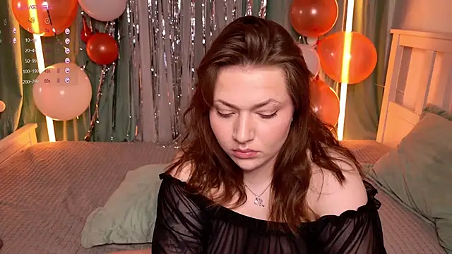 Snapshot of Evahadson chatting on 11-21-25, 09:57 Evahadson online show from 11-21-25, 09:57