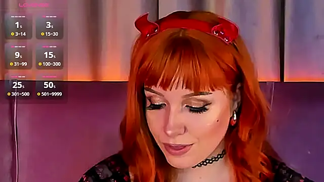 Snapshot of RoseRoxy chatting on 10-27-25, 02:32 RoseRoxy online show from 10-27-25, 02:32