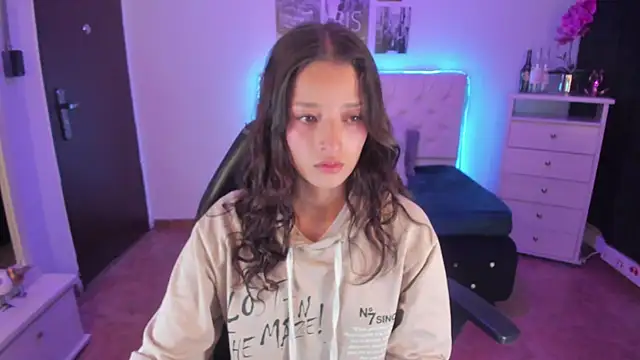 Snapshot of Amaia_Daniells chatting on 12-15-24, 03:34 Amaia Daniells online show from 12-15-24, 03:34