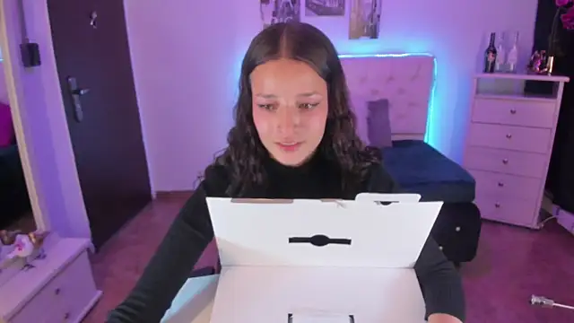 Snapshot of Amaia_Daniells chatting on 12-16-24, 03:51 Amaia Daniells online show from 12-16-24, 03:51