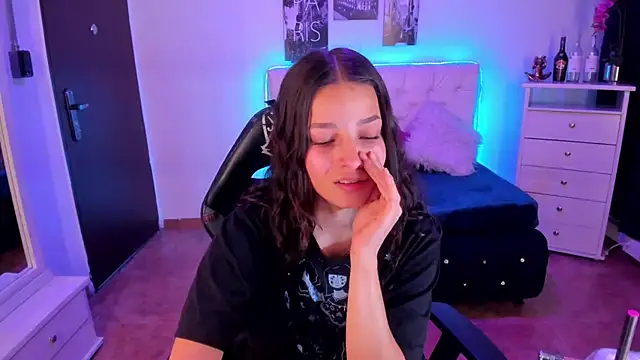 Snapshot of Amaia_Daniells chatting on 12-28-24, 04:41 Amaia Daniells online show from 12-28-24, 04:41