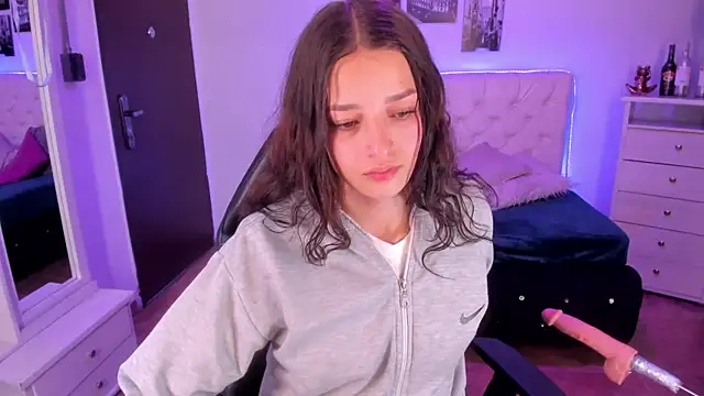 Snapshot of Amaia_Daniells chatting on 01-06-25, 04:47 Amaia Daniells online show from 01-06-25, 04:47