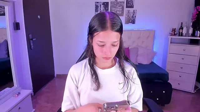 Snapshot of Amaia_Daniells chatting on 01-09-25, 06:17 Amaia Daniells online show from 01-09-25, 06:17