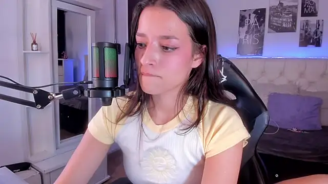 Snapshot of Amaia_Daniells chatting on 02-04-25, 07:07 Amaia Daniells online show from 02-04-25, 07:07