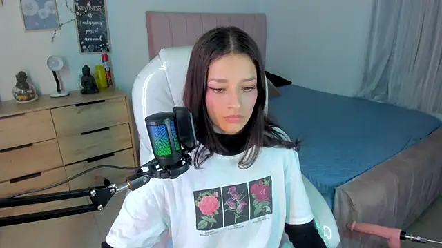 Snapshot of Amaia_Daniells chatting on 02-06-25, 04:10 Amaia Daniells online show from 02-06-25, 04:10