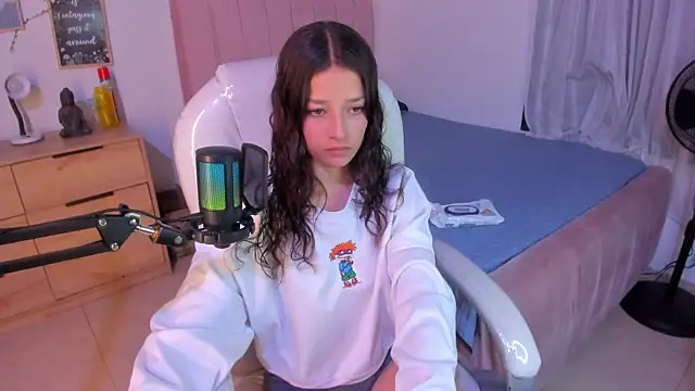 Snapshot of Amaia_Daniells chatting on 02-07-25, 04:06 Amaia Daniells online show from 02-07-25, 04:06