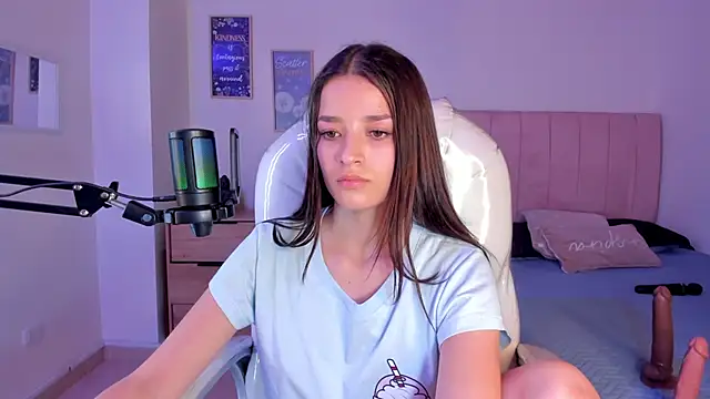 Snapshot of Amaia_Daniells chatting on 02-24-25, 06:27 Amaia Daniells online show from 02-24-25, 06:27