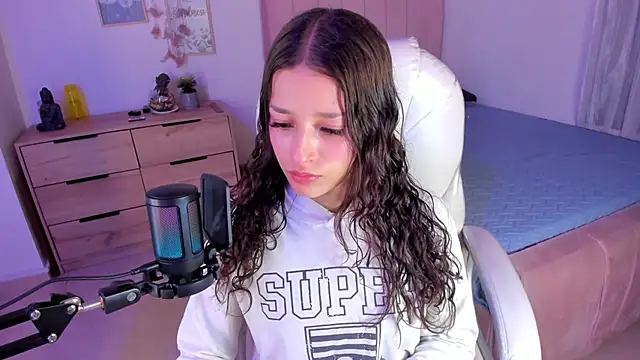 Snapshot of Amaia_Daniells chatting on 03-11-25, 03:37 Amaia Daniells online show from 03-11-25, 03:37