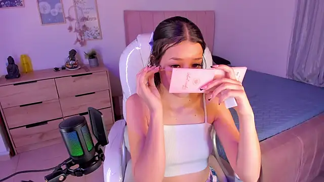 Snapshot of Amaia_Daniells chatting on 03-12-25, 03:24 Amaia Daniells online show from 03-12-25, 03:24