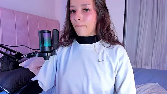 Snapshot of Amaia_Daniells chatting on 03-13-25, 06:16 Amaia Daniells online show from 03-13-25, 06:16