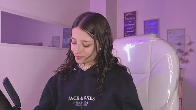 Snapshot of Amaia_Daniells chatting on 10-02-25, 03:24 Amaia Daniells online show from 10-02-25, 03:24