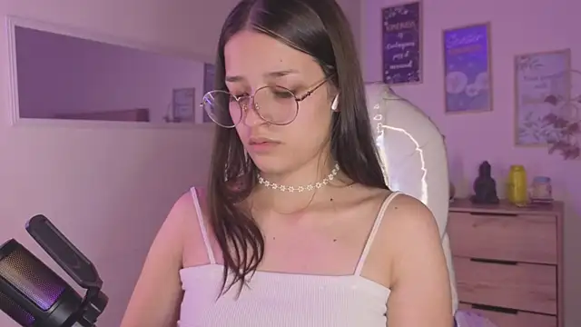 Snapshot of Amaia_Daniells chatting on 10-05-25, 03:49 Amaia Daniells online show from 10-05-25, 03:49