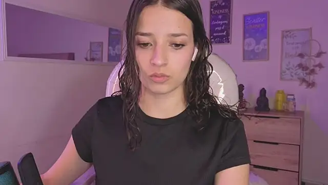 Snapshot of Amaia_Daniells chatting on 10-10-25, 03:49 Amaia Daniells online show from 10-10-25, 03:49