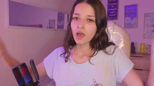 Snapshot of Amaia_Daniells chatting on 10-16-25, 03:51 Amaia Daniells online show from 10-16-25, 03:51