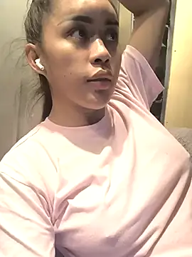 Snapshot of QuiinMollyXxX chatting on 02-26-25, 07:53 QuiinMollyXxX online show from 02-26-25, 07:53