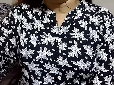 Snapshot of mahira_999 chatting on 09-09-25, 03:50 mahira 999 online show from 09-09-25, 03:50