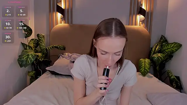 Kira Quinn online show from 11-12-25, 07:09