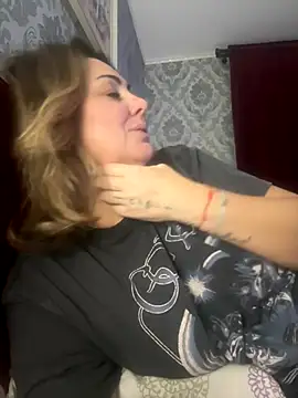 Snapshot of Emma_roqueen chatting on 10-05-25, 01:26 Emma roqueen online show from 10-05-25, 01:26