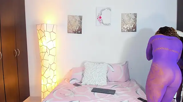 SarahCinnamon- online show from 02-10-26, 07:07