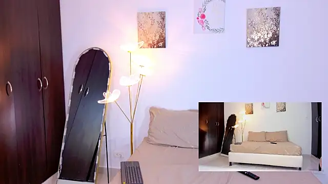 SarahCinnamon- online show from 04-18-26, 01:15