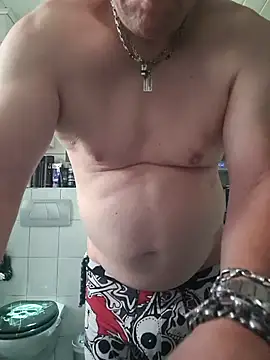 Snapshot of tomtom111111 chatting on 09-20-25, 10:05 tomtom111111 online show from 09-20-25, 10:05