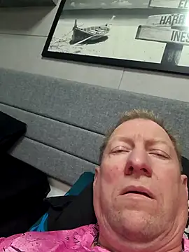 Snapshot of tomtom111111 chatting on 10-06-25, 05:10 tomtom111111 online show from 10-06-25, 05:10