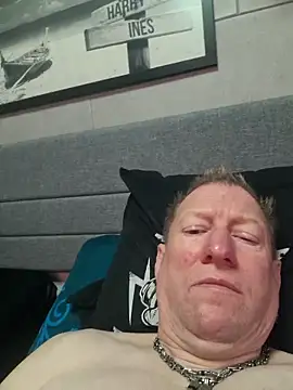 Snapshot of tomtom111111 chatting on 10-10-25, 01:54 tomtom111111 online show from 10-10-25, 01:54