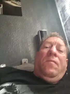 Snapshot of tomtom111111 chatting on 10-26-25, 12:00 tomtom111111 online show from 10-26-25, 12:00