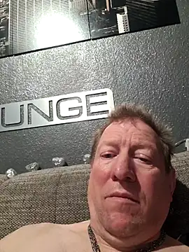 Snapshot of tomtom111111 chatting on 11-13-25, 03:55 tomtom111111 online show from 11-13-25, 03:55