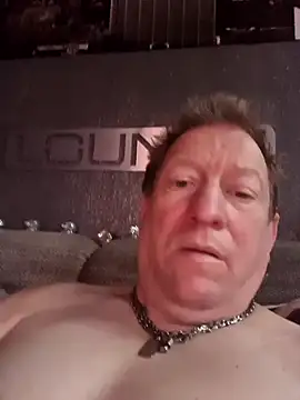 Snapshot of tomtom111111 chatting on 11-18-25, 02:10 tomtom111111 online show from 11-18-25, 02:10