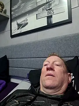 Snapshot of tomtom111111 chatting on 11-28-25, 01:25 tomtom111111 online show from 11-28-25, 01:25