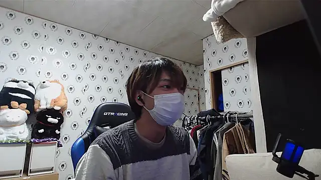 Snapshot of pychan chatting on 02-23-25, 01:42 pychan online show from 02-23-25, 01:42