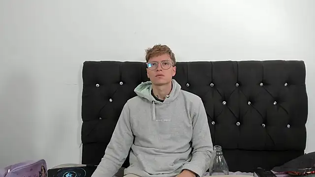 A sexy couple   online show from 12-19-25, 06:15