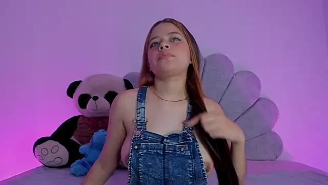 Snapshot of EmmaClarck chatting on 12-13-24, 09:41 EmmaClarck online show from 12-13-24, 09:41