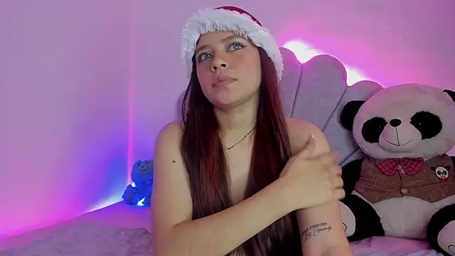 Snapshot of EmmaClarck chatting on 12-24-24, 08:38 EmmaClarck online show from 12-24-24, 08:38