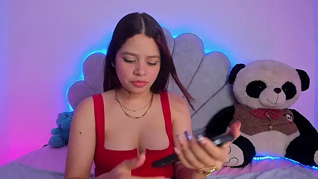 Snapshot of EmmaClarck chatting on 02-19-25, 11:46 EmmaClarck online show from 02-19-25, 11:46