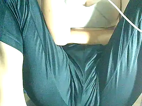 Snapshot of PinaySkinnyGirl chatting on 11-19-25, 08:42 PinaySkinnyGirl online show from 11-19-25, 08:42