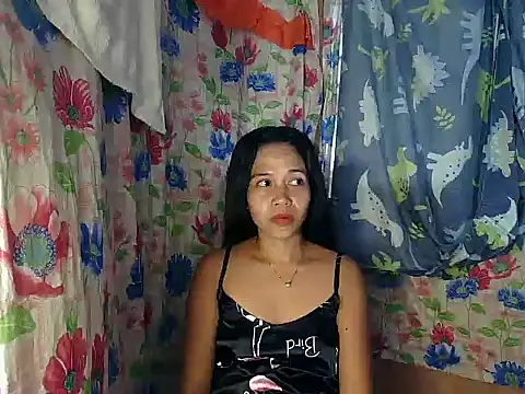 Snapshot of PinaySkinnyGirl chatting on 12-15-25, 09:13 PinaySkinnyGirl online show from 12-15-25, 09:13