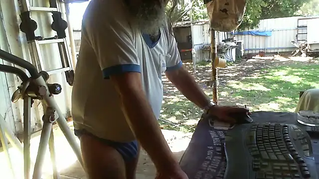 Snapshot of herbie010666 chatting on 09-21-25, 03:30 herbie010666 online show from 09-21-25, 03:30