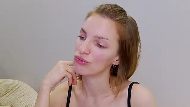 Snapshot of Beauty_Alex chatting on 12-30-24, 01:37 Beauty Alex online show from 12-30-24, 01:37