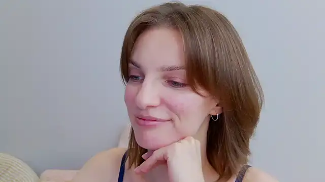Snapshot of Beauty_Alex chatting on 01-06-25, 05:30 Beauty Alex online show from 01-06-25, 05:30