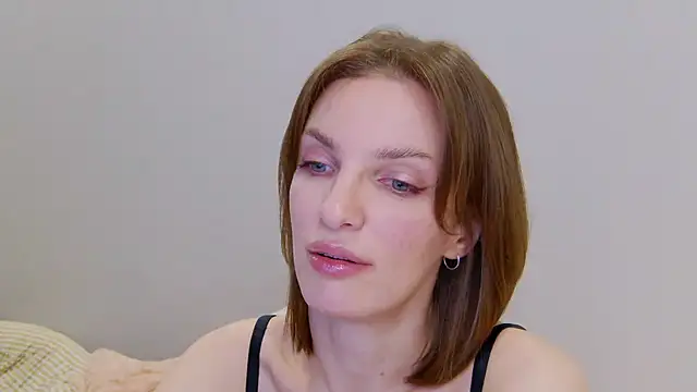 Snapshot of Beauty_Alex chatting on 01-08-25, 01:32 Beauty Alex online show from 01-08-25, 01:32
