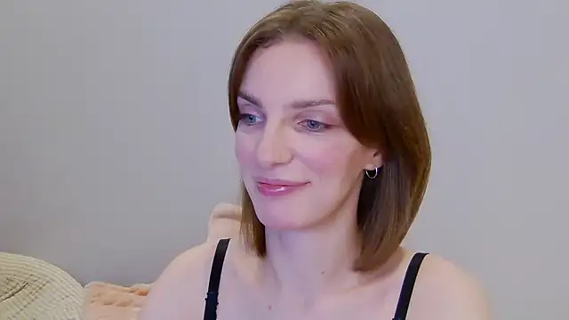 Snapshot of Beauty_Alex chatting on 01-12-25, 01:53 Beauty Alex online show from 01-12-25, 01:53
