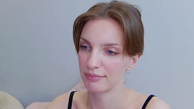 Snapshot of Beauty_Alex chatting on 01-28-25, 04:39 Beauty Alex online show from 01-28-25, 04:39