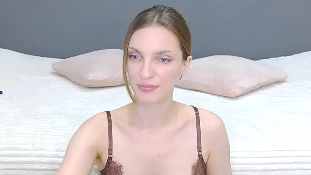 Snapshot of Beauty_Alex chatting on 10-14-25, 02:23 Beauty Alex online show from 10-14-25, 02:23